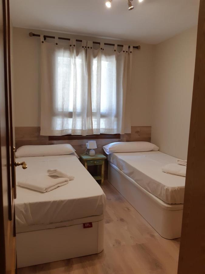 Apartamento Familiar Con Vistas Y Garage La Portiecha Apartment Sallent De Gallego Bagian luar foto