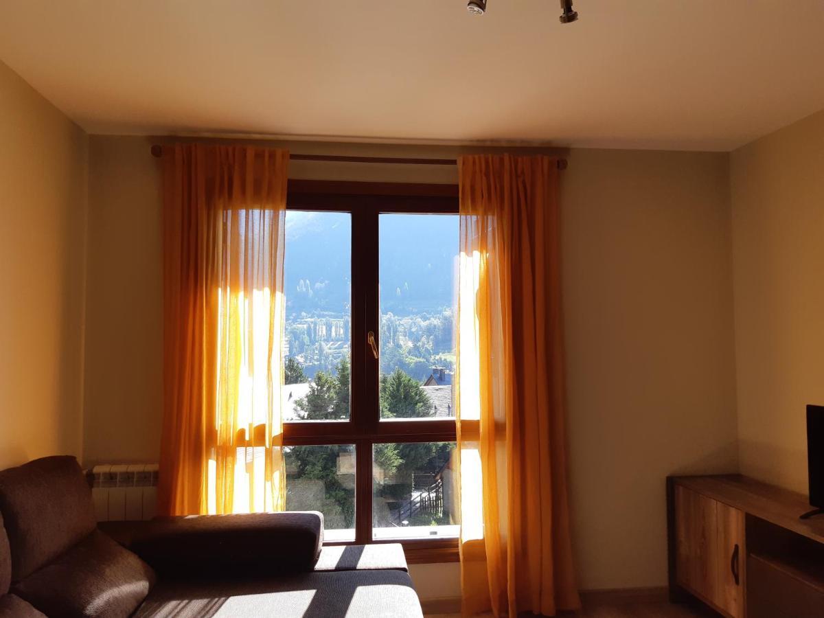 Apartamento Familiar Con Vistas Y Garage La Portiecha Apartment Sallent De Gallego Bagian luar foto